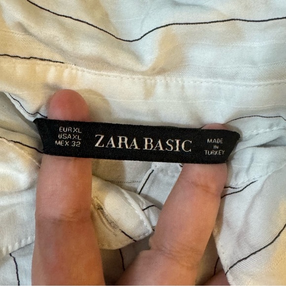 Zara Basic Striped Button Down Shirt
#1163 - Picture 4 of 6
